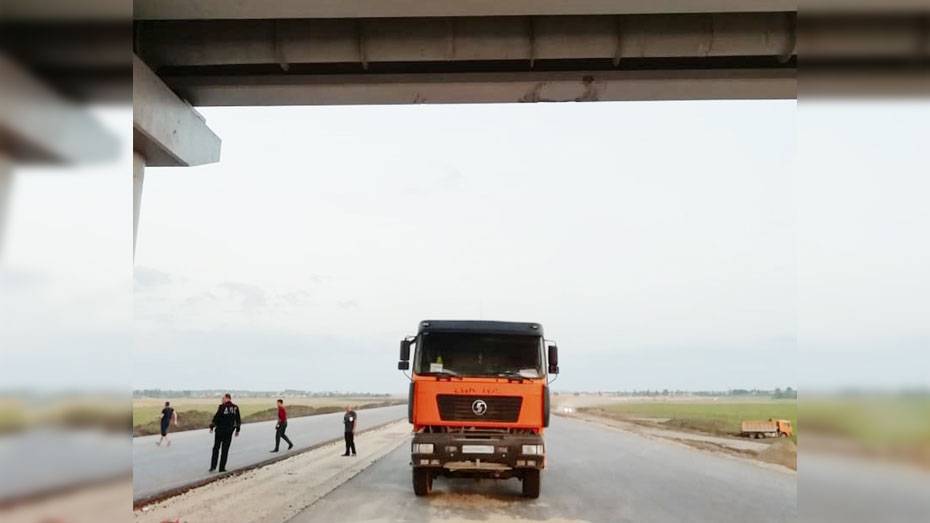 В Павловске маляр упал с 5-метрового моста из-за наезда грузовика на покрасочный шланг