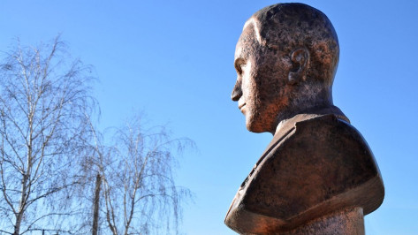 В Бутурлиновке сослуживцы Героя России Сергея Аникина почтили его память 