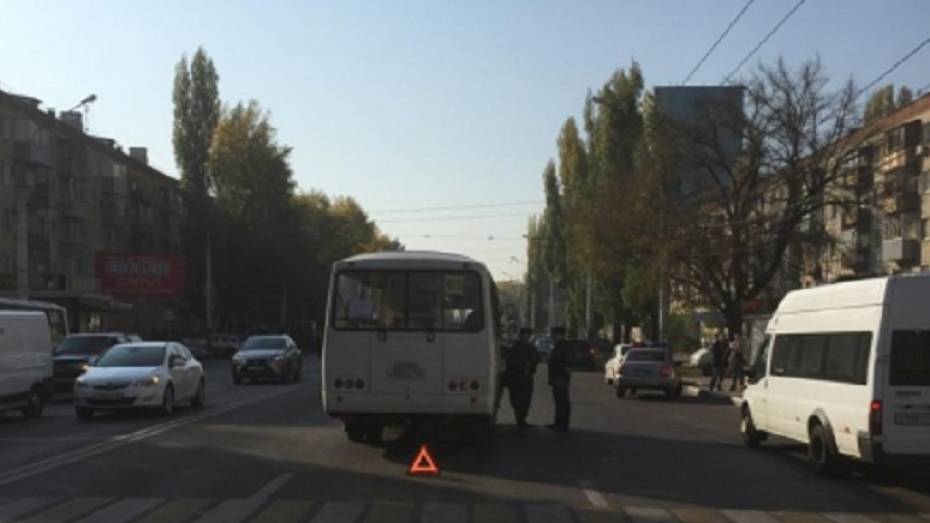 В Воронеже автобус №65 сбил мужчину на переходе
