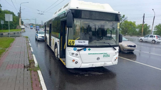 Три человека пострадали в ДТП с автобусом на Вогрэсовском мосту в Воронеже