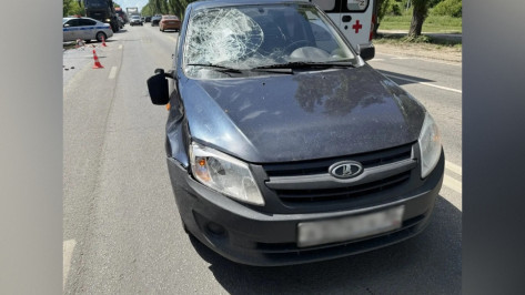 В Воронеже «Лада Гранта» насмерть сбила пешехода, который шел на «красный»