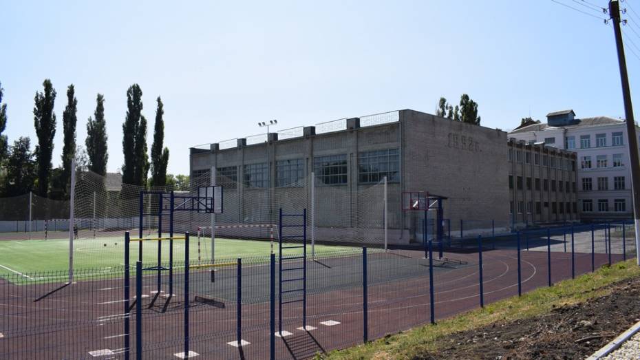 В Семилуках на ремонт школьного спортзала выделили около 8 млн рублей