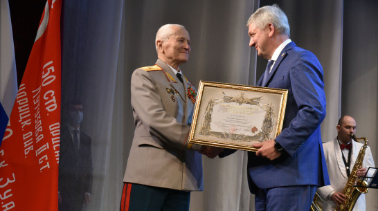 Александр Гусев лично поздравил с 35-летием воронежскую организацию ветеранов