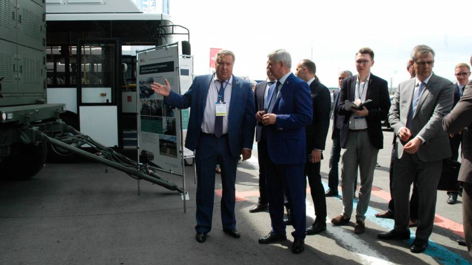 Губернатор посетил промышленный форум под Воронежем