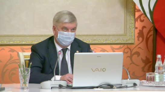 Воронежский губернатор поручил трехкратно увеличить запас противовирусных препаратов в аптеках