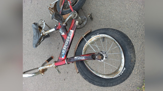 В Воронежской области мопед врезался в 4-летнего ребенка на велосипеде