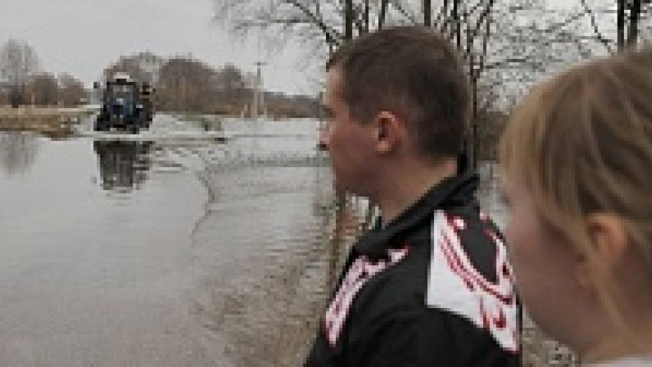 Под Борисоглебском паводок отрезал прямой путь между крупными селами
