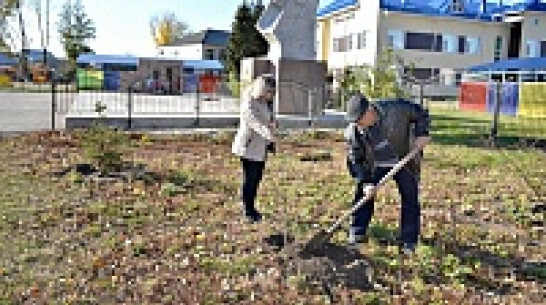 В Лискинском районе высадили «именные» деревья