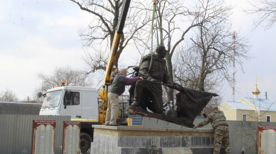 Новые скульптуры установили на 2 воинских захоронениях в сельпоселениях Ольховатского района