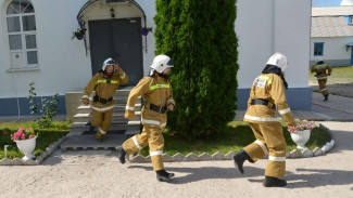 Добровольная пожарная команда монастыря в Лискинском районе впервые потушила огонь