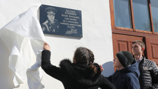 В Воронежской области открыли памятную доску погибшему в крушении Ту-154 солисту