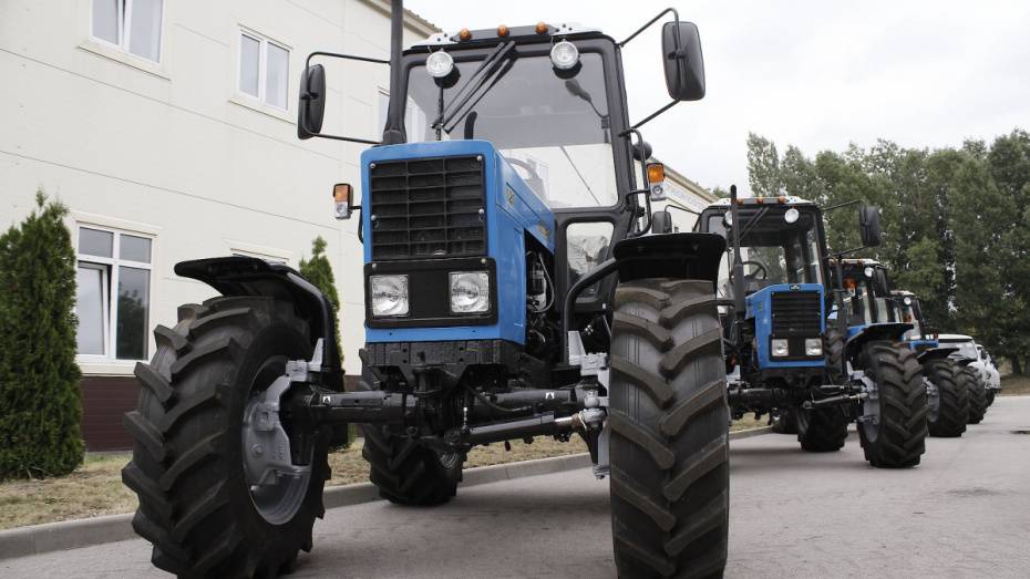 В Воронежской области сбитый трактором столб покалечил сотрудника агропредприятия
