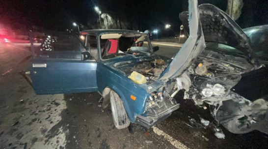 Пять человек пострадали в столкновении ВАЗ и Opel в Воронежской области