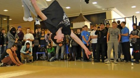Впервые зимой в Воронеже прошел фестиваль уличной гимнастики
