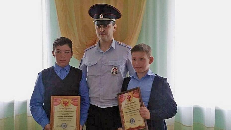 В Воронежской области школьники нашли кошелек с 10 тыс рублей и отнесли его в полицию