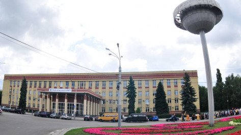 Фасады главного и юридического корпусов Воронежского госуниверситета оборудуют подсветкой