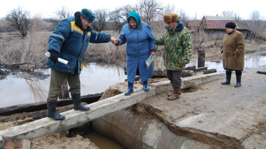 В бутурлиновском селе вешние воды отрезали 100 человек от «большой земли»