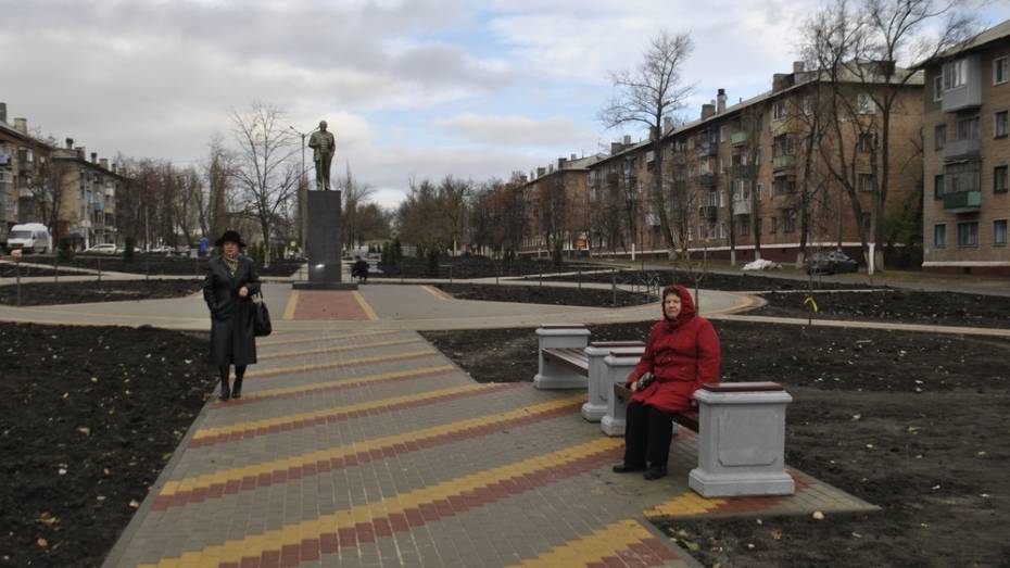 В Лисках реконструировали центральную часть городского сквера