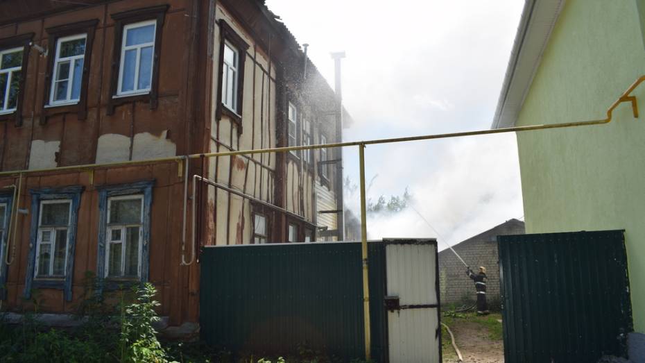 В Борисоглебске загорелся многоквартирный дом в центре города