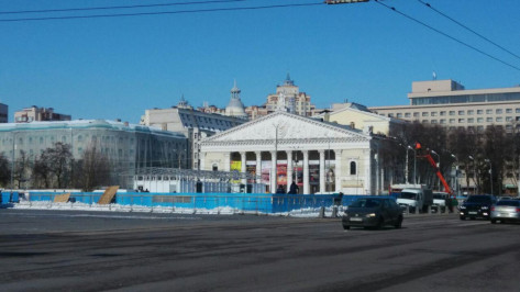 В Воронеже начали демонтаж катка на площади Ленина