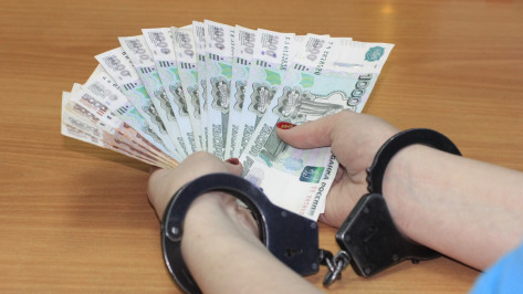 Экс-сотрудница Росреестра пошла под суд в Воронеже из-за взятки в 550 тыс рублей