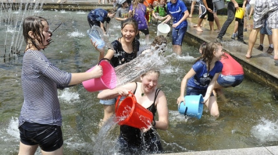 Водоканал запрещает воронежцам купаться в фонтанах