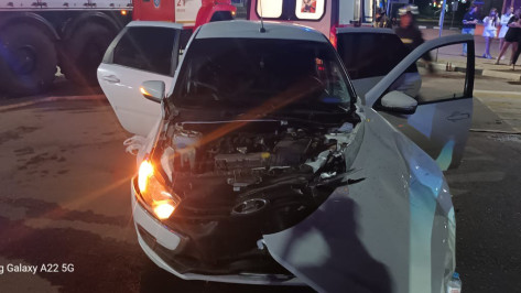 Семь человек пострадали в столкновении двух «Лада Гранта» в Лисках Воронежской области