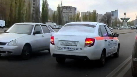 Наказание для выехавшего на встречку аварийного комиссара определит мировой суд в Воронеже