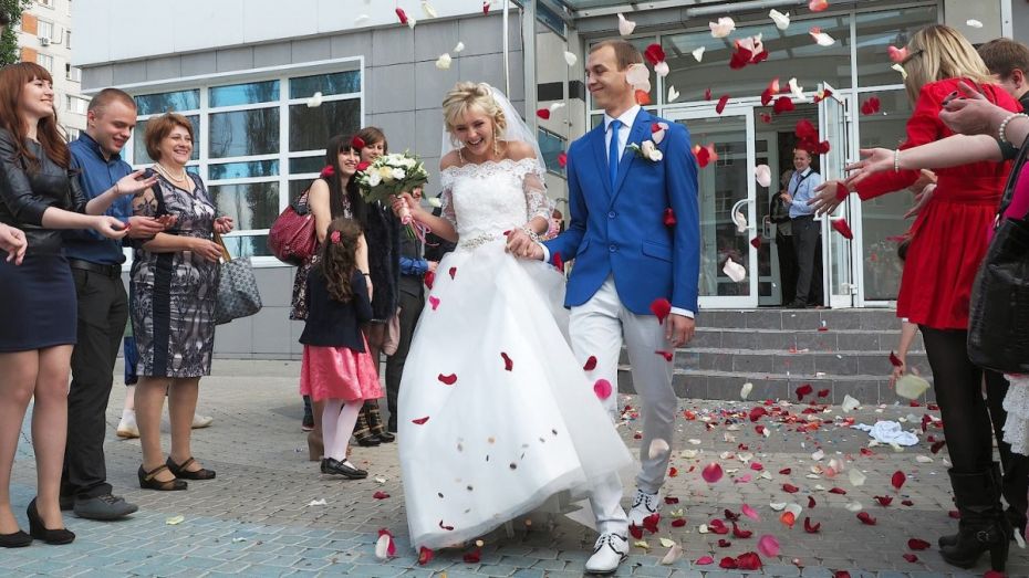 Дата с тремя семерками вызвала свадебный бум в Воронежской области