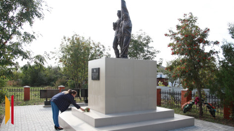 В каменском селе Дегтярное отремонтировали военный мемориал