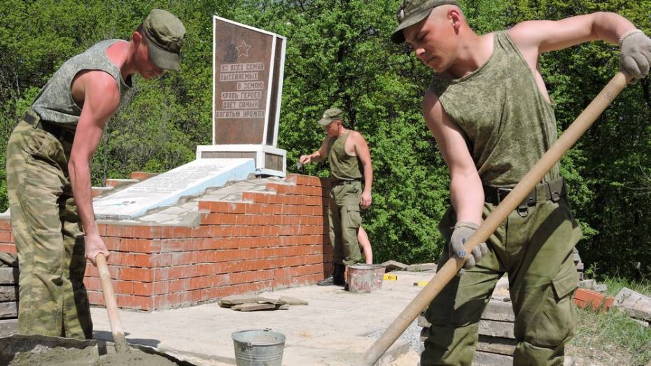 В Кантемировском районе военные начали ремонт памятника расстрелянным подпольщикам