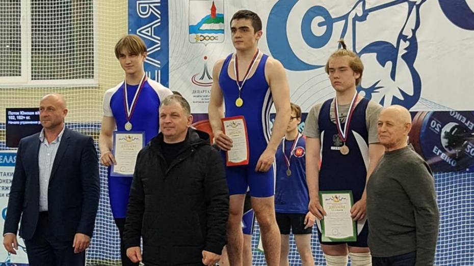 Подгоренский школьник взял «золото» на областных соревнованиях по тяжелой атлетике
