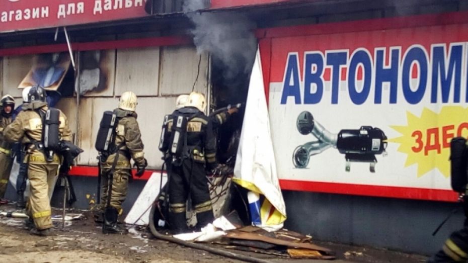 Воронежские спасатели опубликовали видео тушения пожара на улице Дорожная