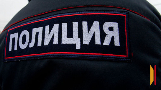 В Воронеже неизвестный повредил внедорожник, спрыгнув на него с крыши парковки