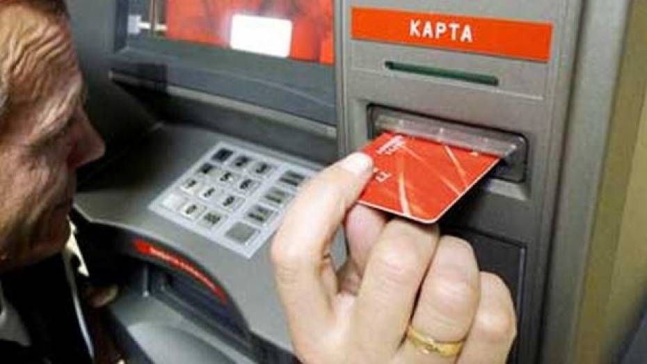 В банкомате торгового центра под Воронежем нашли устройство для считывания банковских карт