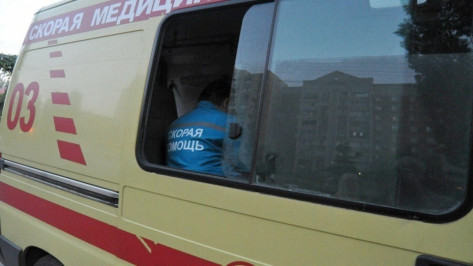 Очевидцы: в Воронеже 7-летняя девочка упала в подвал здания с 2-метровой высоты