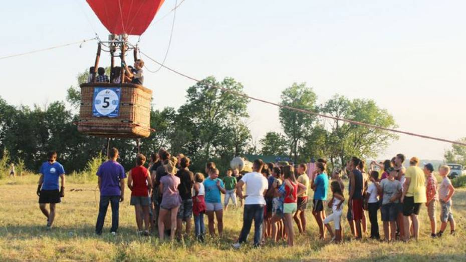 В Таловском районе археологи поднялись в небо на воздушном шаре