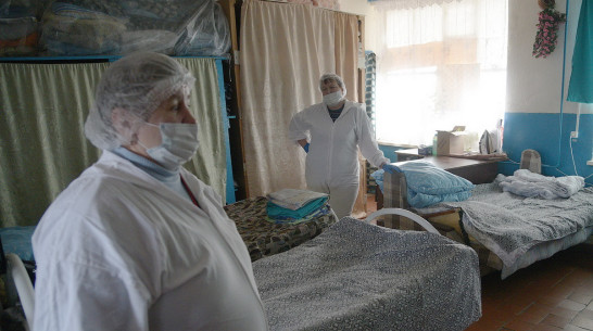 Правительство направит из резервного фонда более 1 млрд рублей на выплаты соцработникам