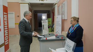 Первый замгубернатора Воронежской области Сергей Трухачев проголосовал на выборах в областную и городскую думы