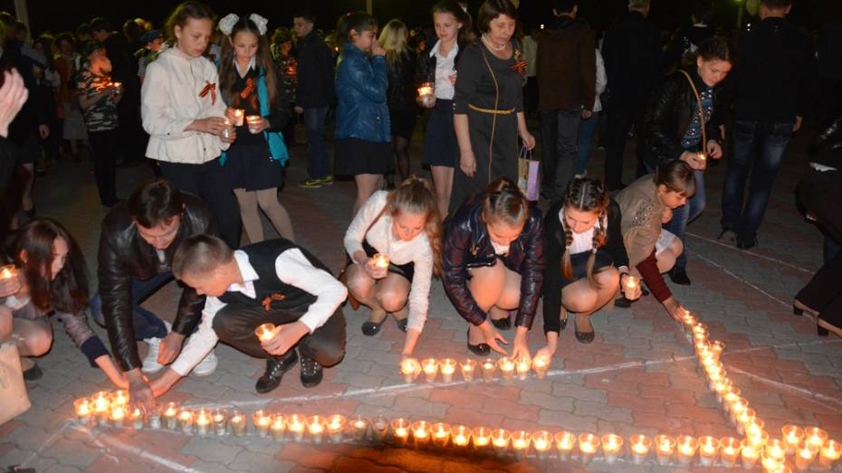 В Поворино в память о погибших фронтовиках зажгли тысячу свечей