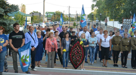 В Лисках побывали участники автопробег «Молодые учителя Воронежской области – 70-летию Победы»