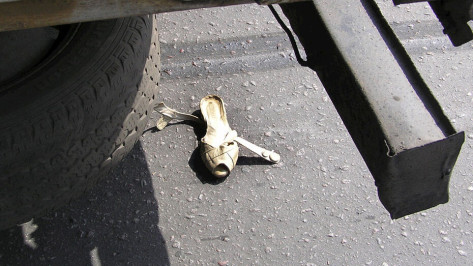 Перебегавшая дорогу школьница попала под колеса иномарки в Воронеже