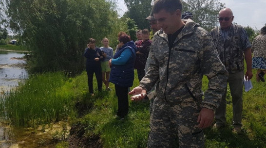 В Грибановке в машзаводской пруд запустили 1 т малька