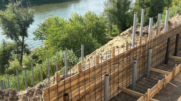 В Павловске на берегу реки Дон начали строительство смотровой площадки в виде корабля