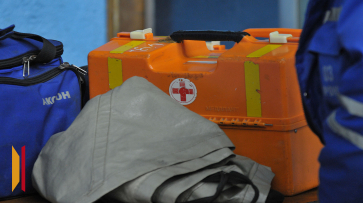 В Воронежской области разнорабочий упал с крыши магазина и получил тяжелые травмы