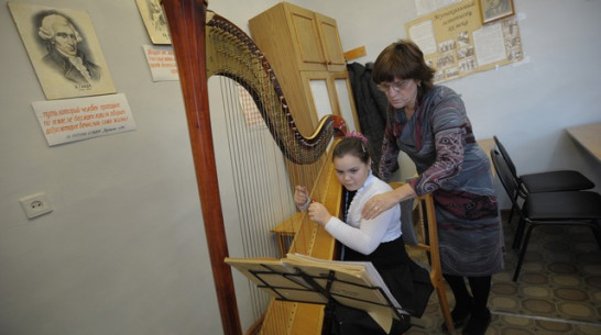 Богучар - единственный райцентр области, где детская школа искусств готовит юных арфистов