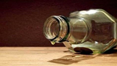 Двое жителей Эртиля отравились суррогатным алкоголем