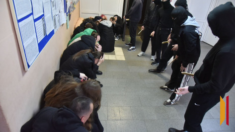 Захват заложников на уроке физкультуры: как прошли антитеррористические учения в воронежской школе №61