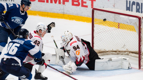 Воронежский «Буран» проиграл домашний матч лидеру ВХЛ