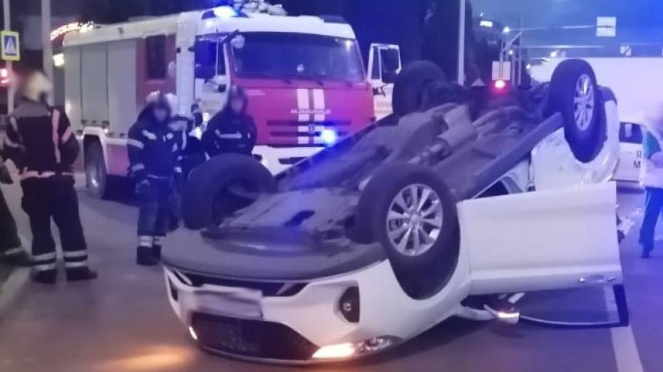 Полиция озвучила подробности ДТП с перевернувшейся машиной в Северном микрорайоне Воронежа